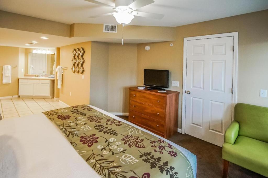 Surrey's Carriage Place 3* Branson
