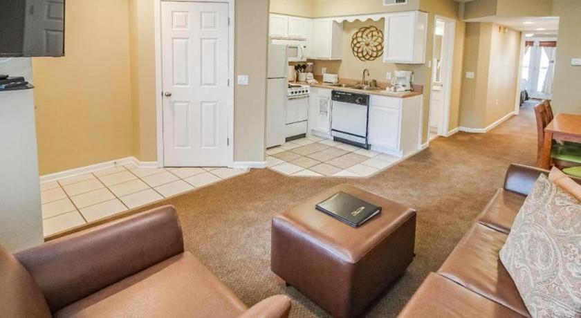 Resort Surrey's Carriage Place 3*