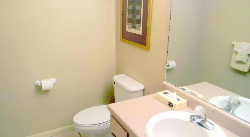 Surrey's Carriage Place 3*