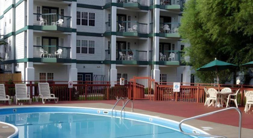Surrey's Carriage Place Resort