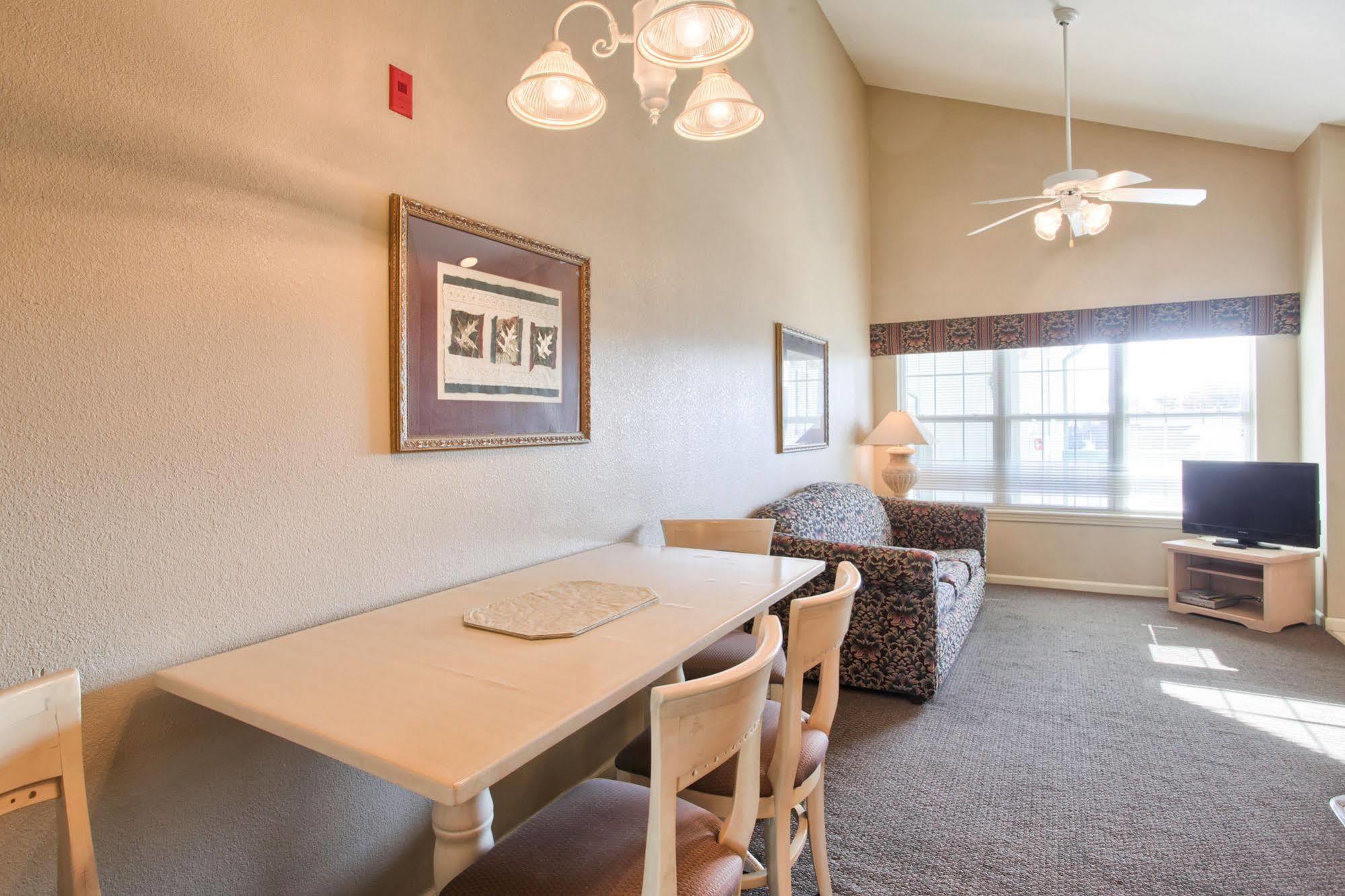 Surrey's Carriage Place Resort 3*